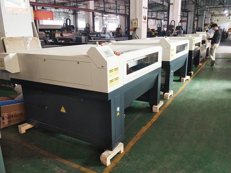 激光機(jī)車間一角