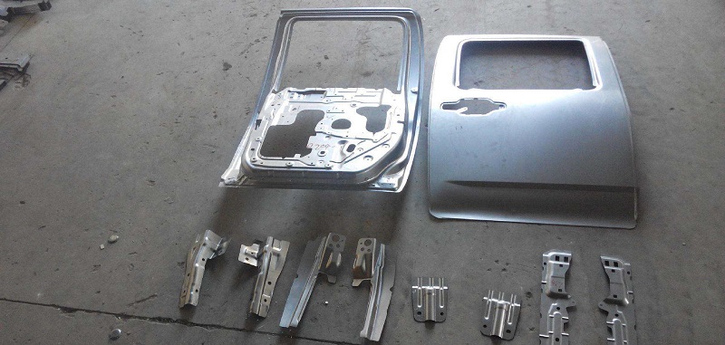 疫情過后光纖激光切割機將助力新能源汽車高效生產